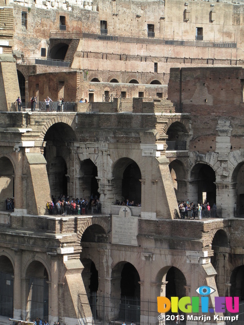 SX30496 Colosseum detail